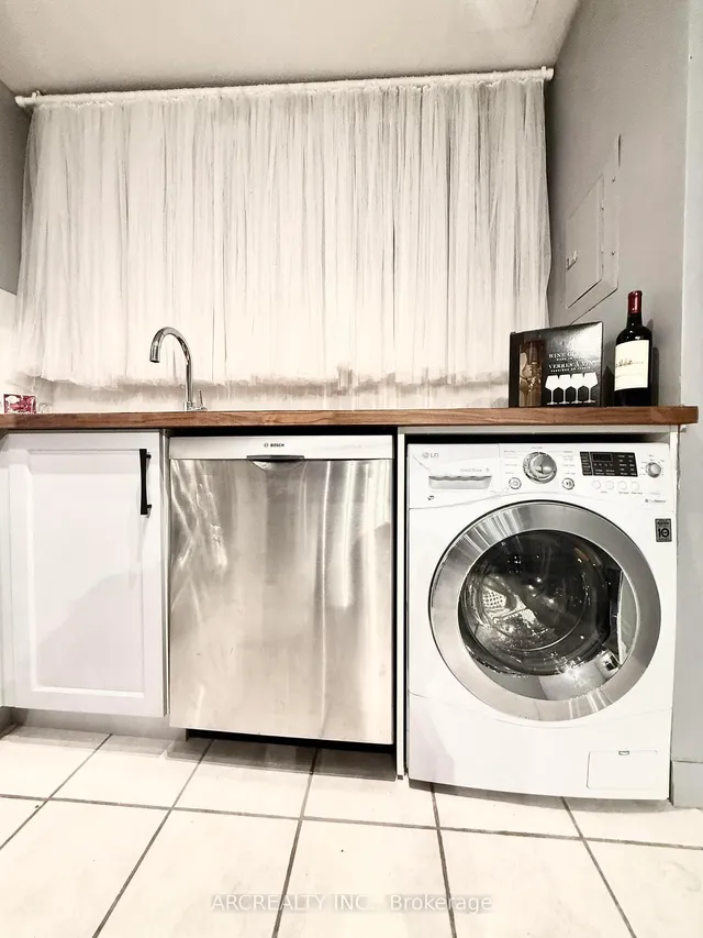 Additional image 17 of 4673 Jane St Unit 1007