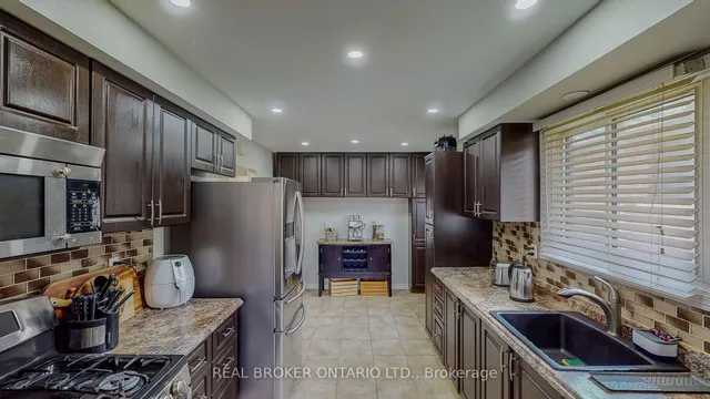 Additional image 8 of 17 Taymall St