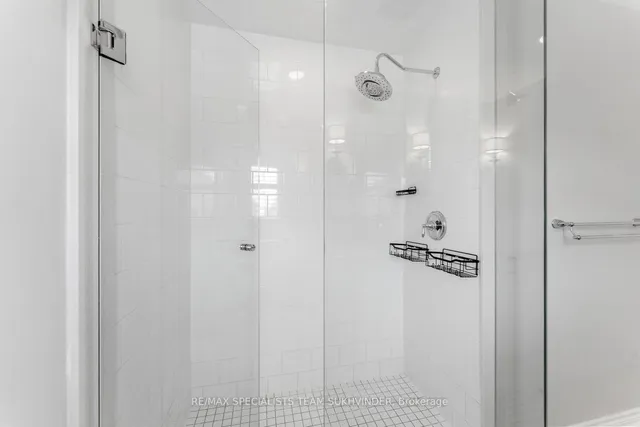 Additional image 30 of 604 Langholm St