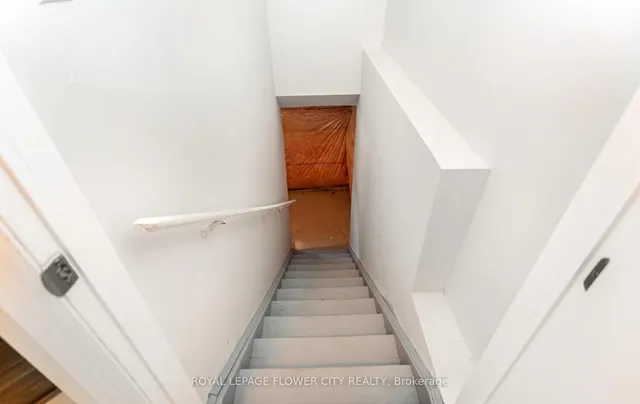 Additional image 43 of 25 Icon St