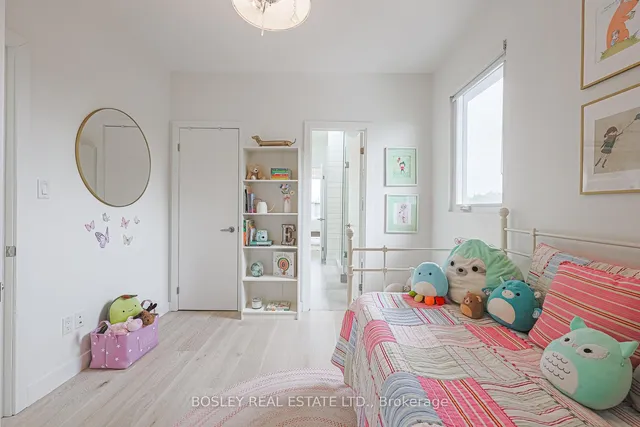 Additional image 20 of 38 Roblin Ave