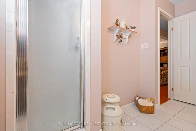 Additional image 23 of 18 Naples Blvd