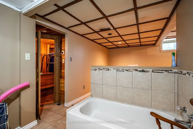 Additional image 36 of 12 Rossmore Ave