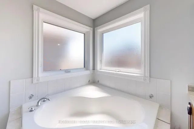 Additional image 32 of 40 Oblate Cres