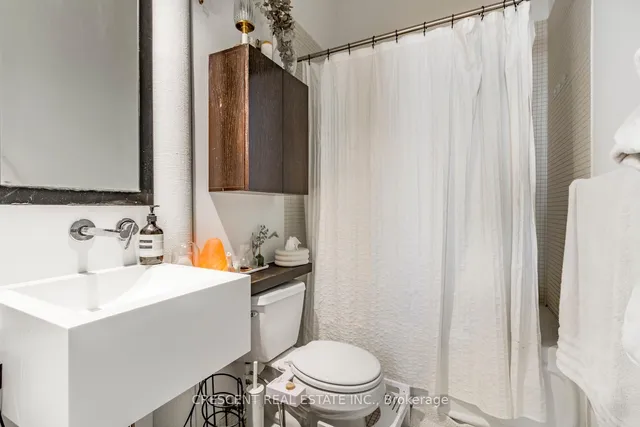 Additional image 27 of 915 King St Unit 208