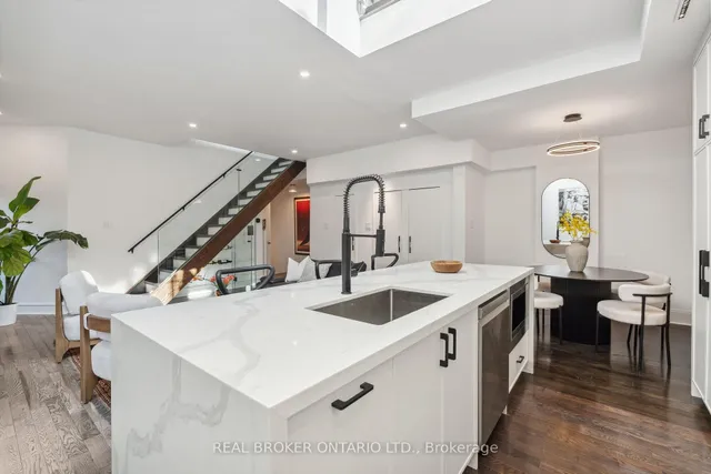 Additional image 11 of 300 Avenue Rd Unit 4