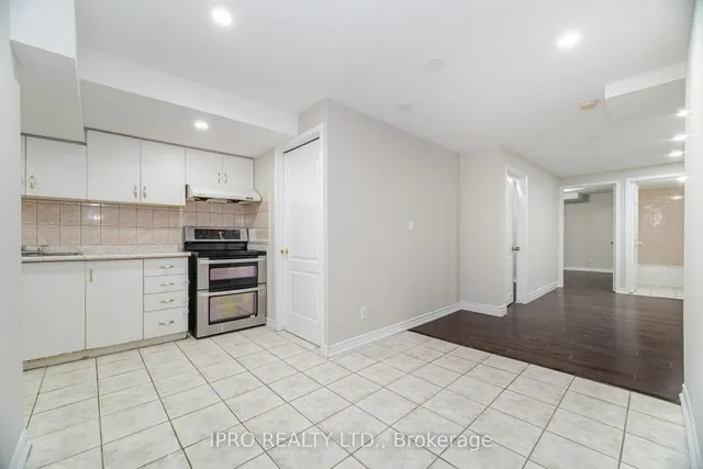 Additional image 36 of 803 Khan Cres