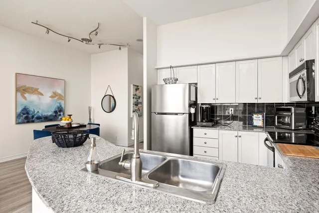 Additional image 5 of 1720 Eglinton Ave Unit 108