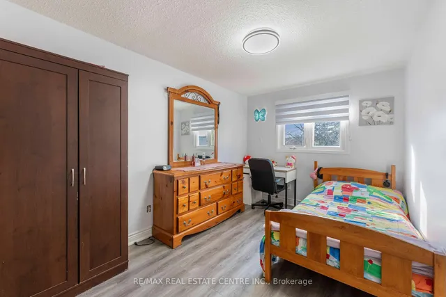 Additional image 30 of 44 Abelard Ave