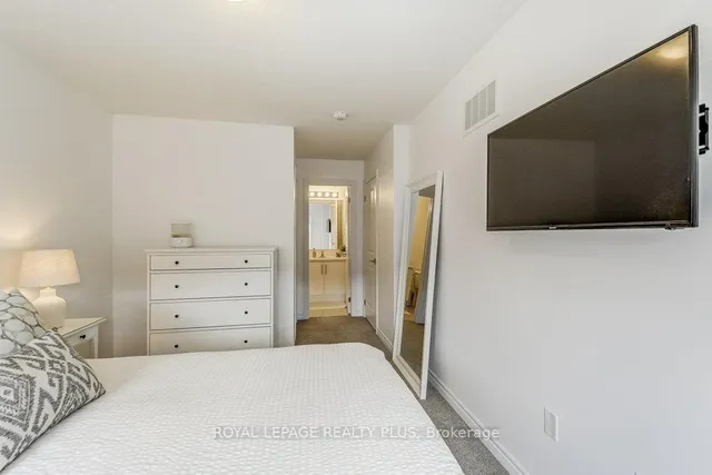 Additional image 33 of 383 Dundas St Unit 34