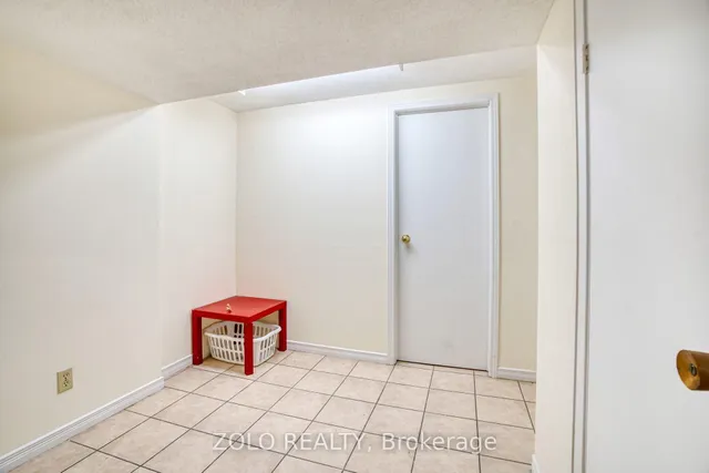 Additional image 35 of 136 Goldhawk Tr