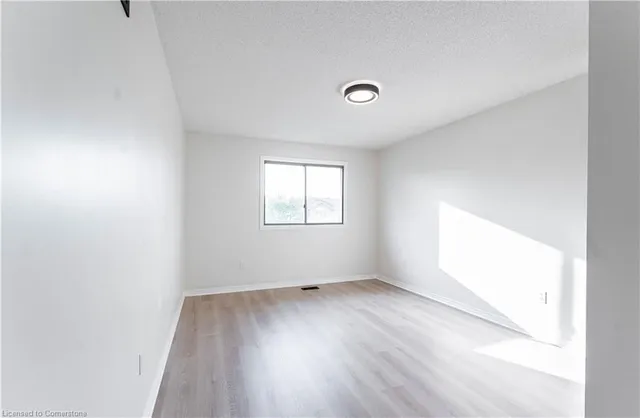 Additional image 32 of 67 Bridgeport Cres