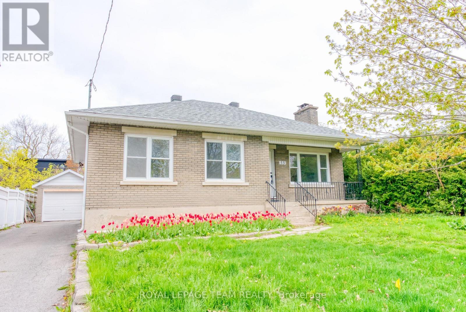 53 DROUIN AVENUE|Ottawa, Ontario K1K2A6