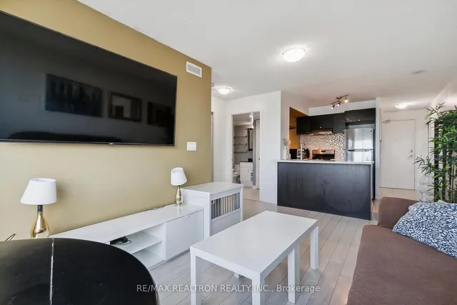 Additional image 3 of 36 Lee Centre Dr Unit 915