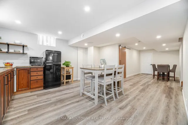 Additional image 37 of 1046 Holdsworth Cres