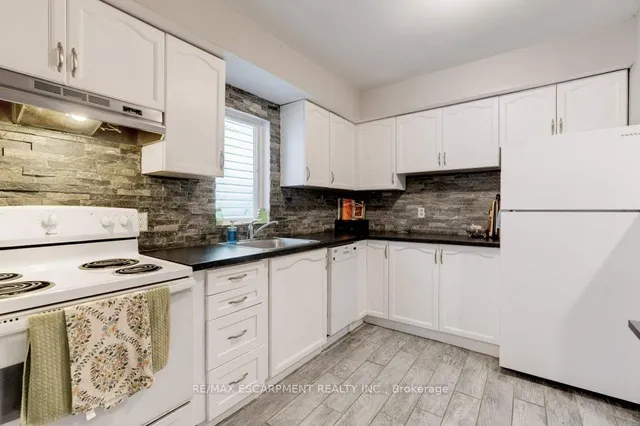 Additional image 11 of 89 Albany Ave