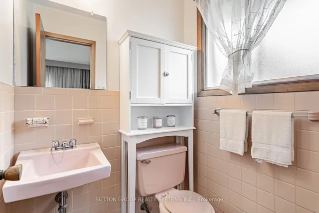 Additional image 18 of 994 Streamway Cres