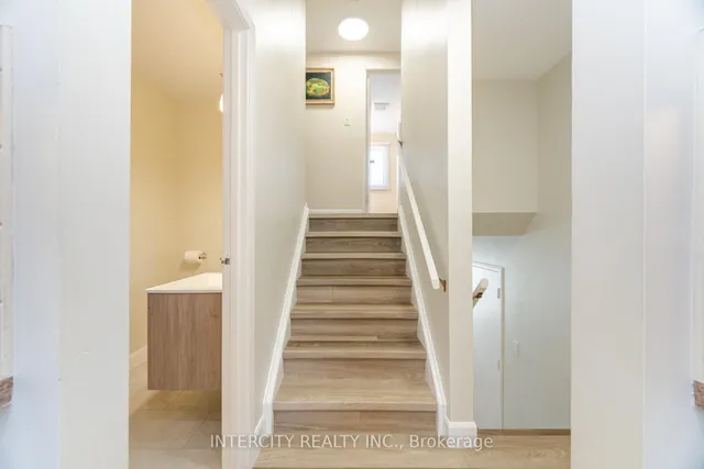 Additional image 22 of 35 Lower Canada Cres