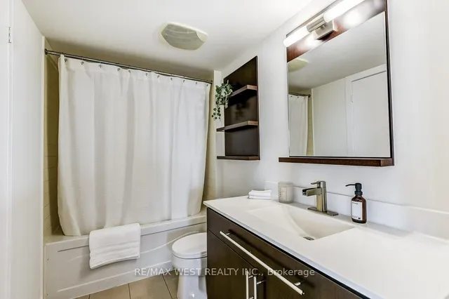 Additional image 24 of 80 Western Battery Rd Unit 2206