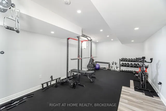 Additional image 40 of 105 Royal West Dr