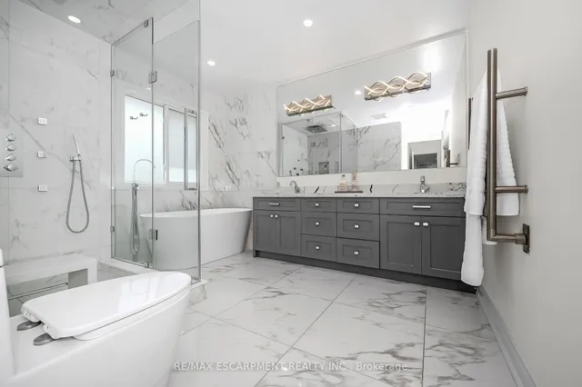 Additional image 20 of 2728 Guilford Cres