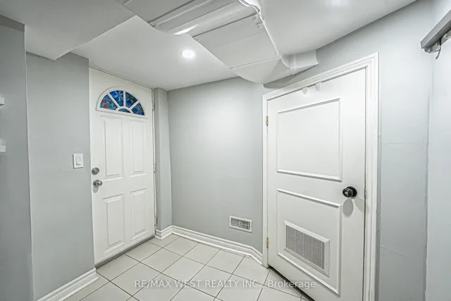 Additional image 25 of 712 Gladstone Ave