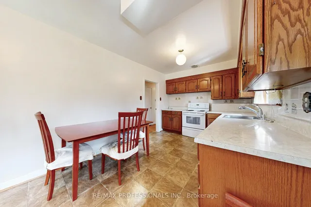 Additional image 7 of 26 Crane Ave