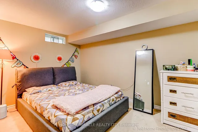 Additional image 25 of 652 Lott Cres