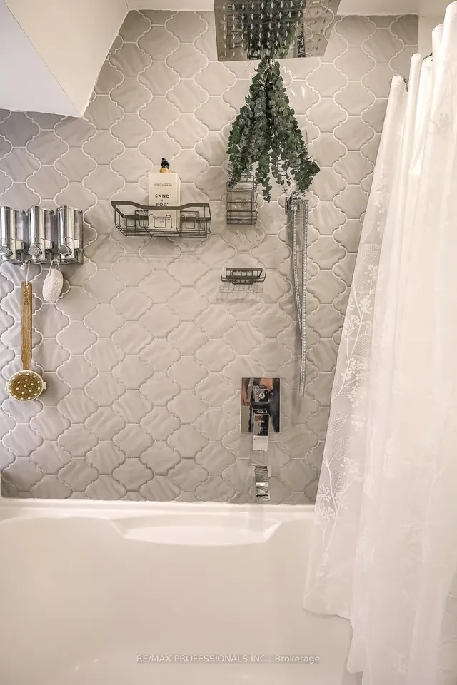 Additional image 30 of 623 Dupont St