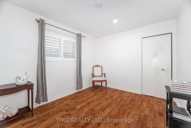 Additional image 23 of 542 Lana Terr