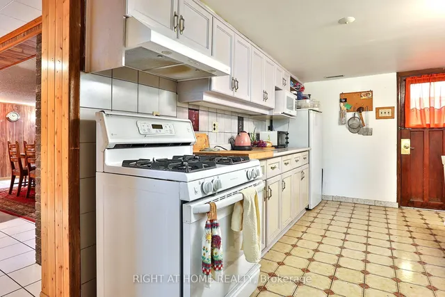 Additional image 16 of 8 Edison Circ