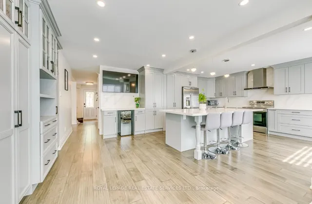 Additional image 9 of 1097 Grandeur Cres