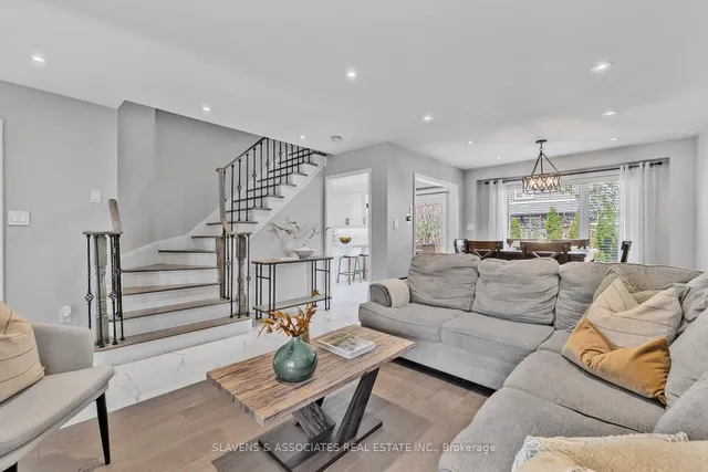 Additional image 6 of 30 Charleswood Circ