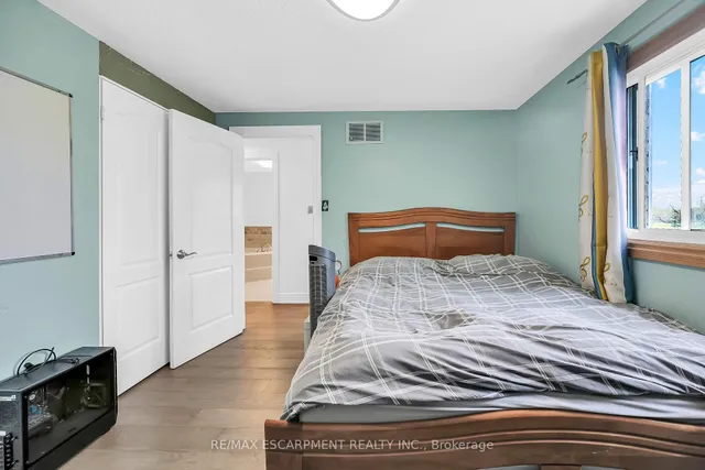 Additional image 31 of 707 Upper Wentworth St