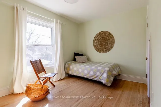 Additional image 25 of 24 Hyde Park Ave