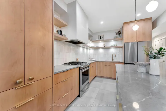 Additional image 3 of 555 King St Unit 303