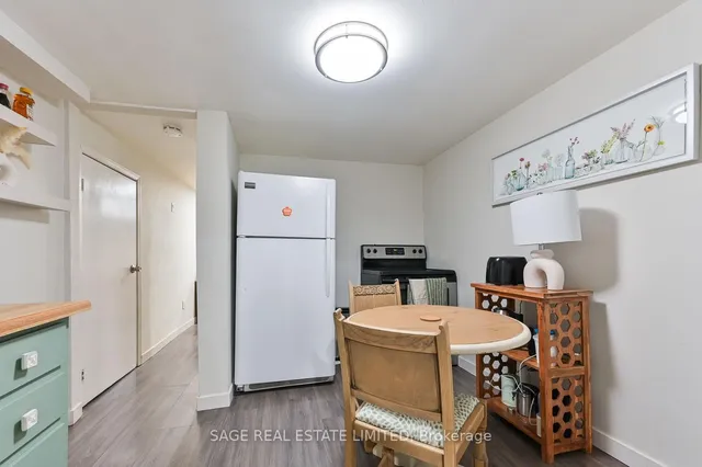 Additional image 22 of 216 Balsam Ave