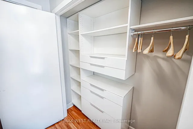 Additional image 19 of 80 Western Battery Rd Unit 2311