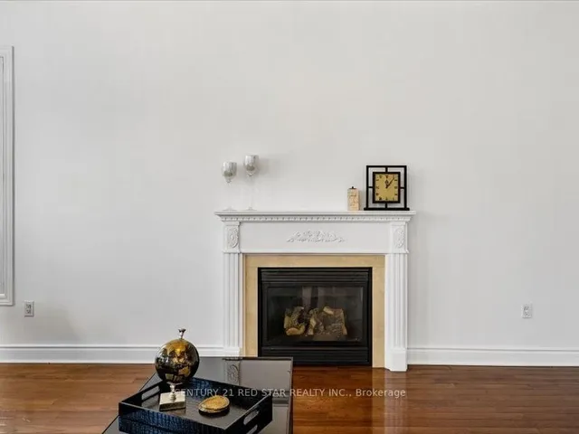 Additional image 21 of 31 Eiffel Blvd