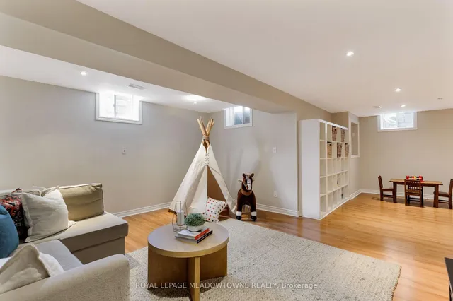 Additional image 24 of 1083 Easterbrook Cres