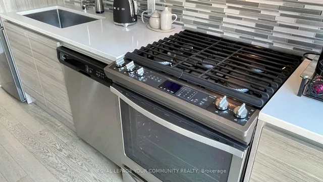 Additional image 13 of 111 Bathurst St Unit 314