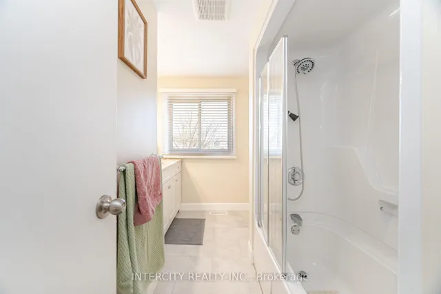 Additional image 32 of 35 Lower Canada Cres