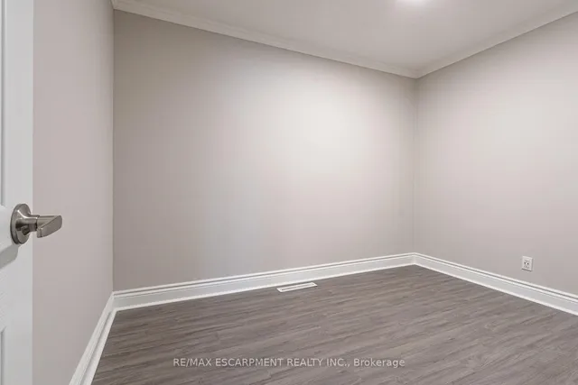 Additional image 23 of 18 MILES St