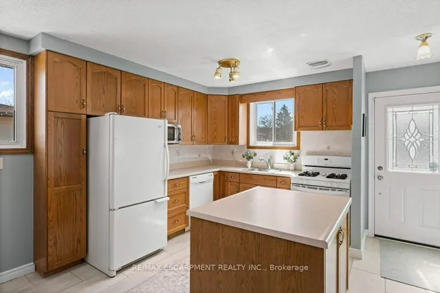 Additional image 5 of 121 Gordon Drummond Ave