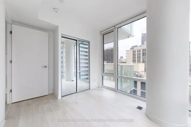 Additional image 20 of 501 Yonge St Unit 912