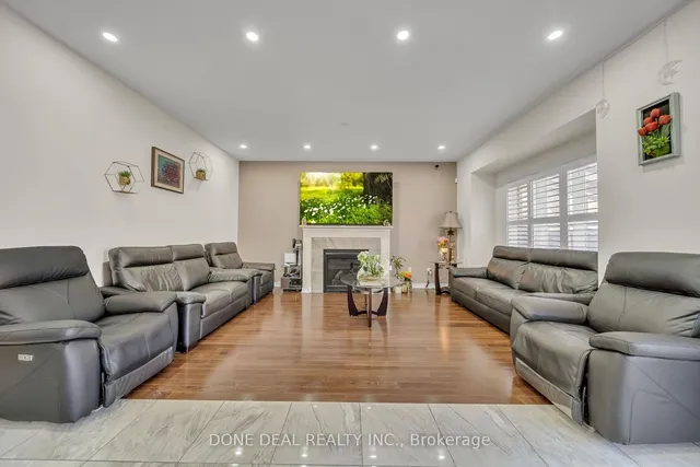 Additional image 13 of 10 Lola Cres