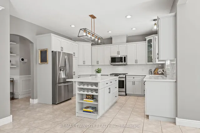 Additional image 17 of 533 Falconridge Cres