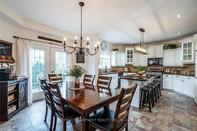 Additional image 12 of 40 COMMANDO Crt