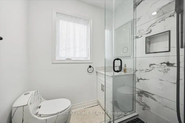 Additional image 15 of 887 Cosburn Ave