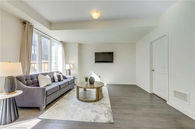 Additional image 8 of 301 Squire Crescent Cres